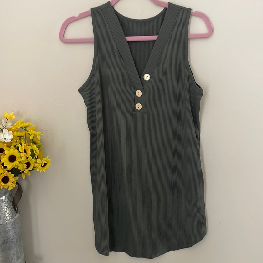 Grey V Neck Ribbed Tank Top Size Large